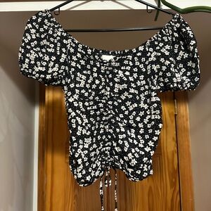 H&M Floral Crop Short Sleeve Blouse Black and White Size XS EUC